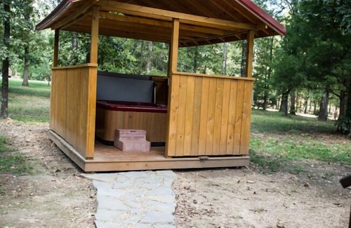 Hochatown Cabin | 1BR Hochatown Cabin w/Private Hot Tub