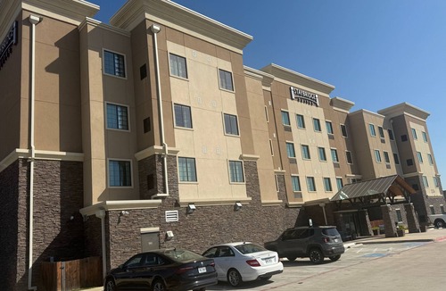 Denton Apartment | 1BR King Suite w/Kitchen | Daily Breakfast + Pool
