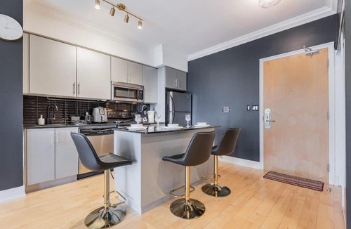 Downtown Toronto House | 1BR Skyline Stay wiith Stylish Condo Near CN Tower