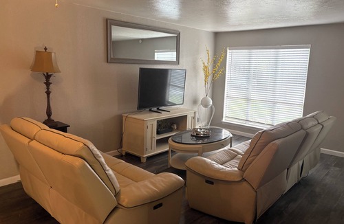 Central Arlington Apartment | 2.5 Miles from AT&T Stadium and Globe Field, 3.5 miles from Six Flags