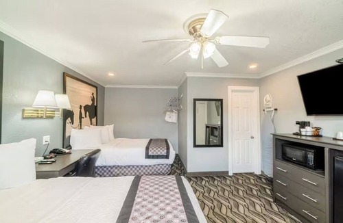 Ira Hotel | 2 Accommodations | Near Heritage Village Attraction + Free Parking | 2 Queen Bed