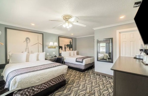 Ira Hotel | 2 Accommodations | Near Heritage Village Attraction + Free Parking | 2 Queen Bed
