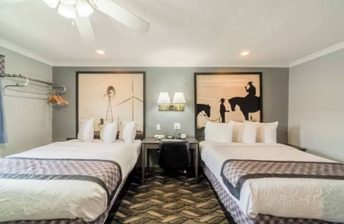 Ira Hotel | 2 Accommodations | Near Heritage Village Attraction + Free Parking | 2 Queen Bed