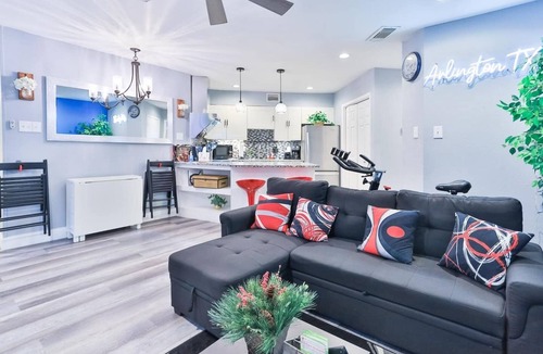 West Arlington Condo | 2 Bd/2 Ba 2 mi to AT&T Stadium, 6Flags, TX Rangers