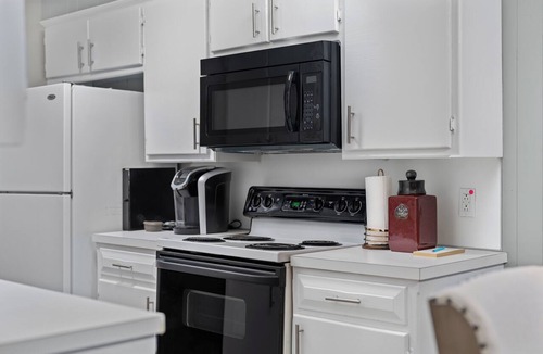 Fort Smith Apartment | 2-bd, 2-ba apartment in a prime location of Fort Smith. WiFi, AC, TV, and more.