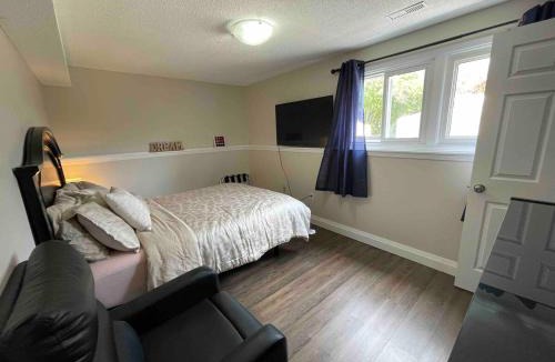 St. Catharines Apartment | 2 BD basement Apt - 15-20 Minutes to Niagara Falls,CA