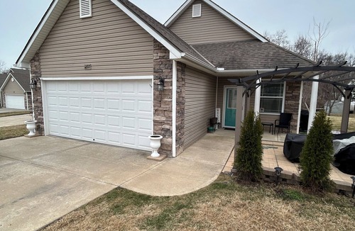 Independence Condo | 2 bdrm - Condo in Independence, MO close to Chiefs stadium/World Cup, coolAC,