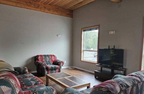 Valdez Apartment | 2 bed/1 bath - great central location - near ferry terminal, shops & more