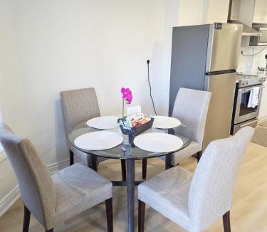 Oakville House | 2 Bed, 1 Bath- Main floor, 2 Parking- Licensed