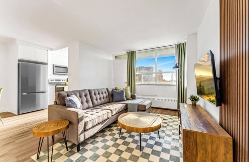 Six Points Apartment | 2 Bed|Free Parking| Balcony |Smart TV|Central