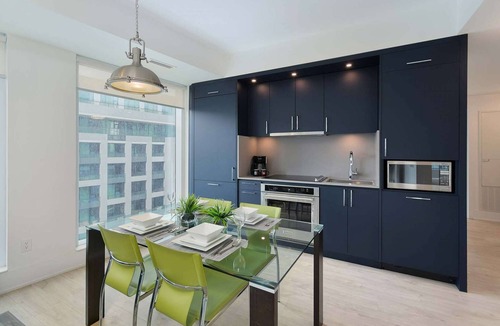 Wellington Place Apartment | 2 Bedroom/2 Bathroom Suite