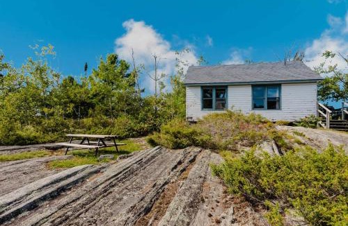 Carling House | 2-Bedroom Cottage with Stunning View - Rockwood #6