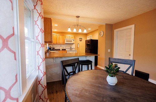 Council Bluffs House | 2-bedroom Nice & Comfy House in the City