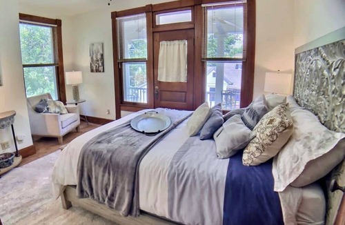 Eureka Springs Historic District Apartment | 2 Bedroom Suite in Historic B&B, Breakfast Include