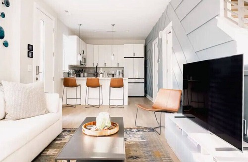 Jefferson Park House | 2 Blocks to Broncos Stadium: Rooftop Fire Pit, Walk to Breweries