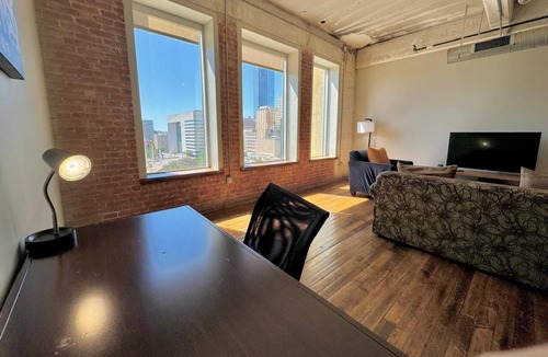 Downtown Dallas Apartment | 2 BR | 2 Bath | Downtown | Free Valet Parking | 7