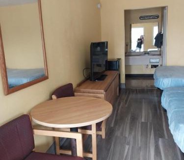 Jackson Apartment | 2 Double Beds Hotel Room 208