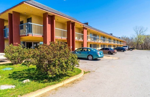 Chickasha Apartment | 2 Full Bed | Non-Smoking