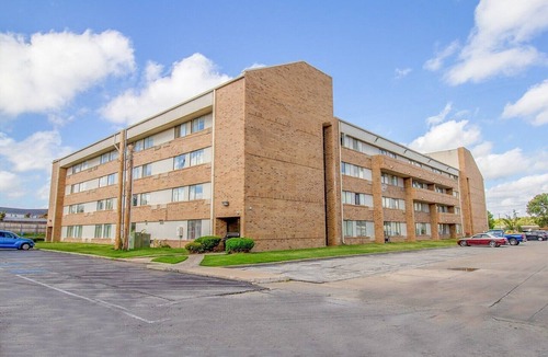 Tulsa Apartment | 2 Full Beds with Kitchenette