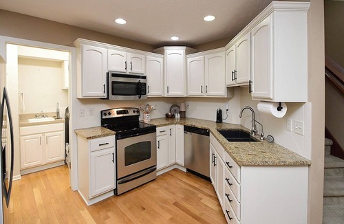 Lincoln House | 2 king master bedrooms. Comfy beds, oversized couches. Arcade games & foosball!