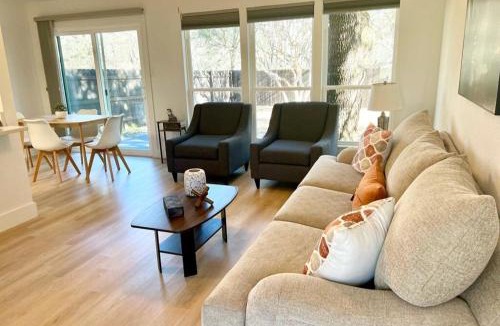 East Oak Hill House | 2 King Master with en-suite Bath-Pet Friendly