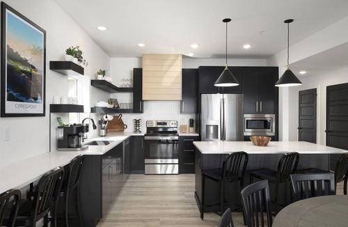 Hollister House | 2 Lakefront homes (sleeping 45) golf simulator, outdoor sauna, & hot tubs