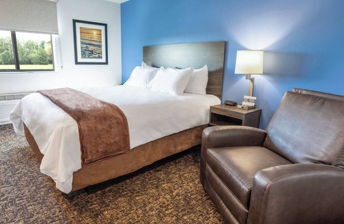 St. Joseph Hotel | 2 Large Room Equipped w/Modern Kitchenette Perfect for Dining Experience