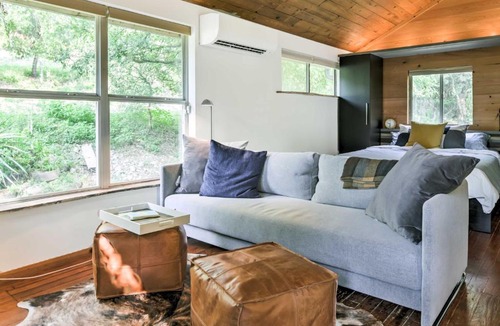 Blackshear-Prospect Hill Apartment | 2 Mi to Dtwn: Pet-Friendly Austin Studio w/Yard