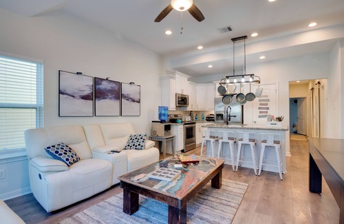 Montgomery House | 2 Mi to Lake Conroe Access: Home w/Pool Table!
