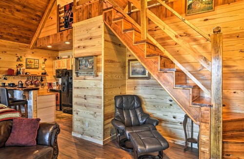 Hot Springs Cottage | 2 Mi to Lake Hamilton: Hot Springs Cabin Rental!