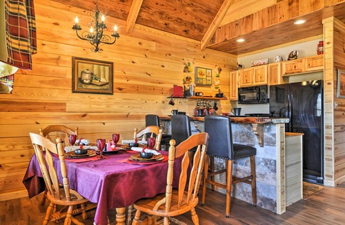 Hot Springs Cottage | 2 Mi to Lake Hamilton: Hot Springs Cabin Rental!