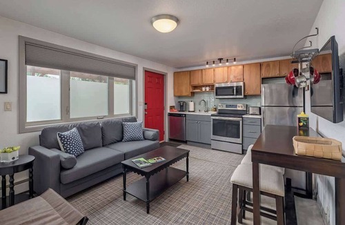 Spenard House | 2 Mins from Airport! 1 BDR with Large Backyard