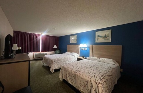 Marysville Hotel | 2 Queen Beds + Free Continental Breakfast — Steps from Historic Down & Museum