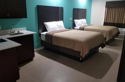 Bay City Hotel | 2 Queen Kitchenette, Scottish Inns & Suites, Full-Size Fridge, Great Location