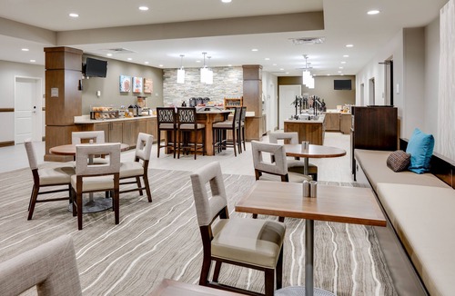 Downtown Oklahoma City Apartment | 2-Queen Studio w/Kitchen | Hot Breakfast + Pool