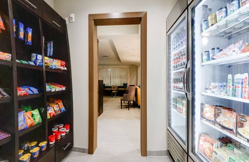 Downtown Oklahoma City Apartment | 2-Queen Studio w/Kitchen | Hot Breakfast + Pool