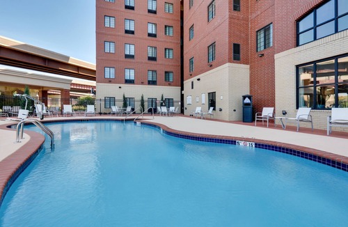 Downtown Oklahoma City Apartment | 2-Queen Studio w/Kitchen | Hot Breakfast + Pool