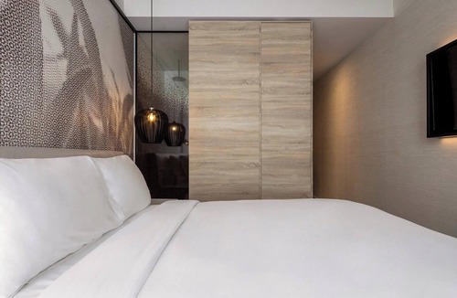 Brossard Hotel | 2 Sleek Rooms w/Large Windows Perfect for Staycations & Shopping Nearby