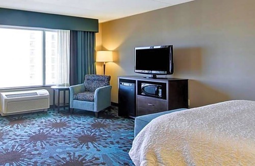 Airport Corporate Hotel | 2-Star Hotel ∙ Hampton Inn by Hilton Toronto Airport Corporate Centre