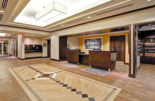 Airport Corporate Hotel | 2-Star Hotel ∙ Hampton Inn by Hilton Toronto Airport Corporate Centre