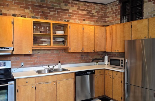 Corktown Apartment | 2 Storey, 2 BR Designer Loft/Clothing Studio
