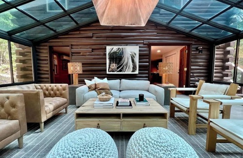 Eureka Springs Cabin | 2 Stylish Cabins, 1 Stunning Property, 6 Guests