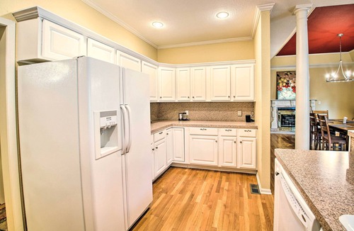 Lake Hamilton Cottage | 2-tier Deck & Boat Parking: Lake Hamilton Home