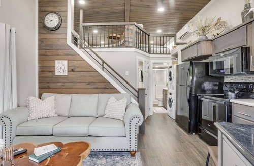 Granbury Cottage | 2 Tiny Homes · Main-Lake Cove · Huge 2-Tier Dock