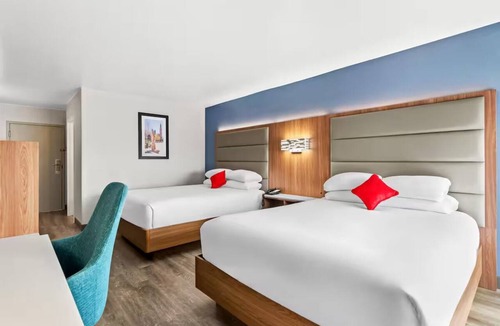 Cheyenne Hotel | 2 Units | Deluxe 2 Queen Beds w/Free Breakfast, Parking, Game Room & Courtyard