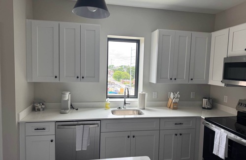 Downtown Omaha Apartment | #201 Spacious Boutique Apt, Near UNMC, Blackstone, Midtown