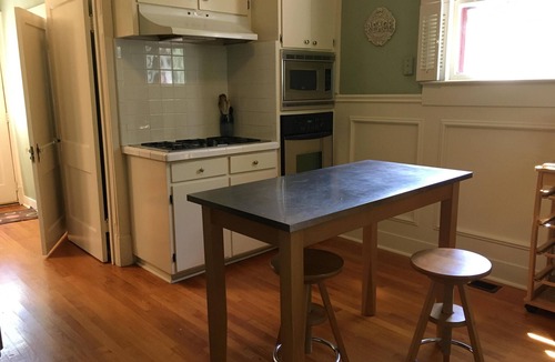 Downtown House | 2024 Game Weekends Available, Great Gameday House - Close to Shuttle & Downtown