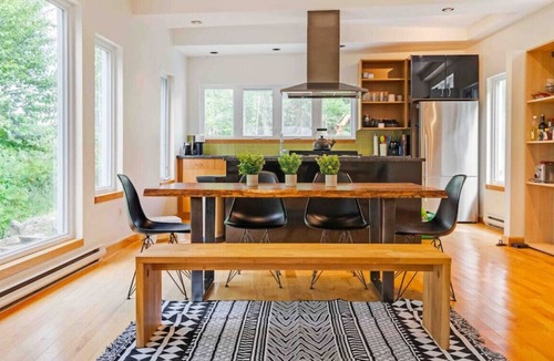 Val-des-Monts House | 209 ChemDuRubisVal-des-Monts, QC J8N 1L5 · The Big Red Retreat: Lakefront, Val Des Monts
