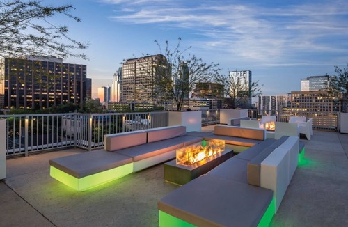 West End Condo | 2BD/Austin - Full Kitchen, W/D, Balcony, Fire Pit!