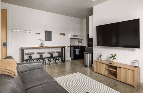 Downtown Anchorage Apartment | 2BD Modern Downtown Suite